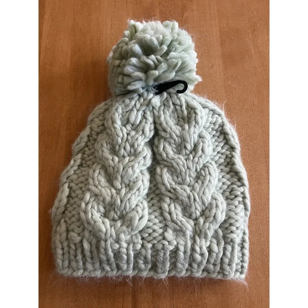 Roxy‎ Women's Mint Green NEW Cable Knit Pom Beanie Hat Winter Fall